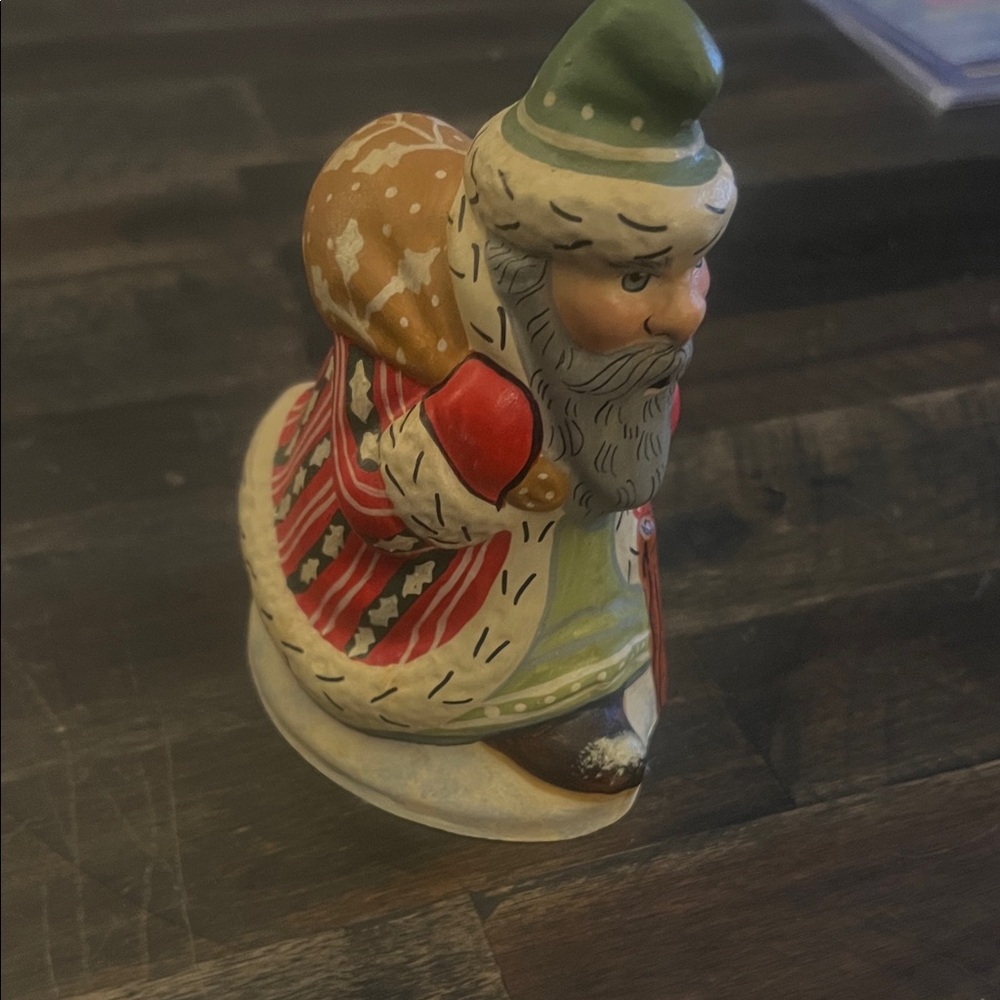 Vaillancourt Santa: Striding Father Christmas